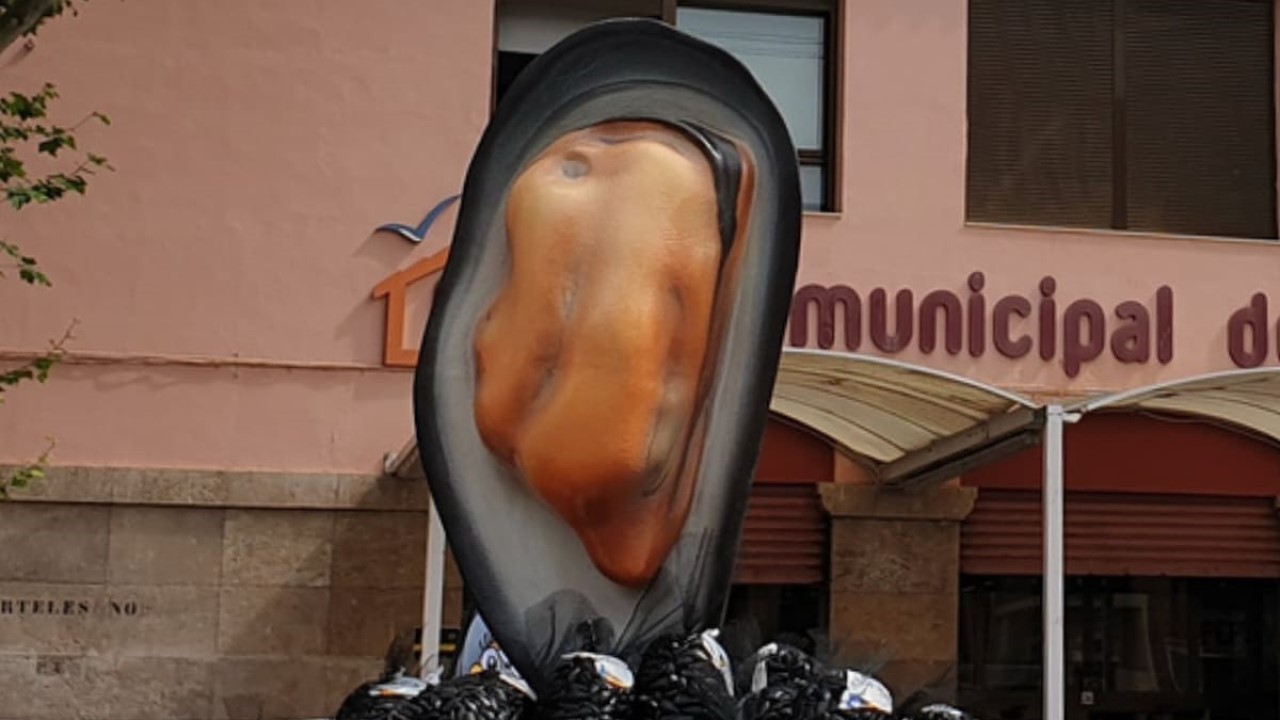 clòtxina gigante de dos metros