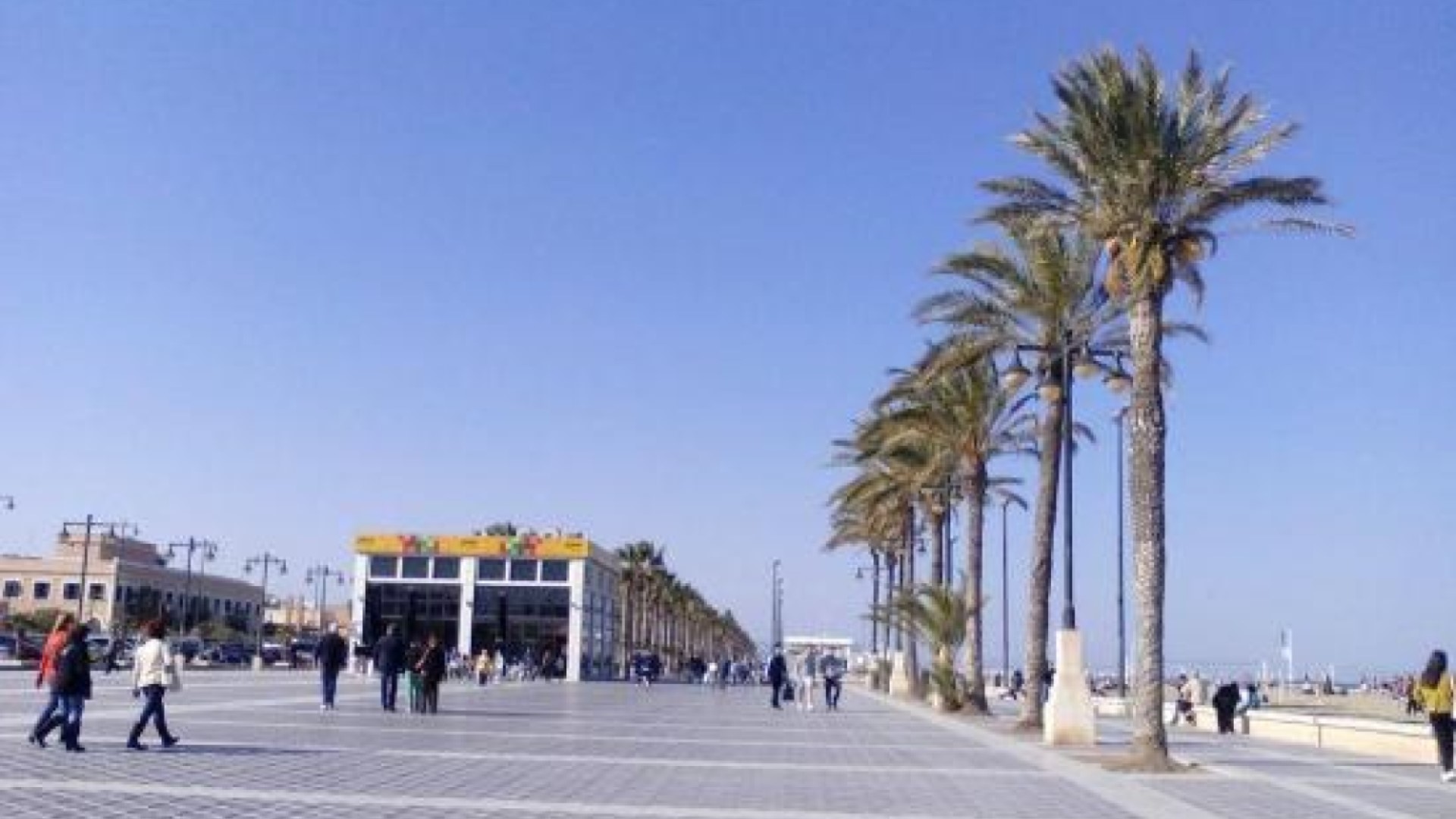 Autoritzacions venda no sedentària al passeig marítim de la platja del Cabanyal temporada estival 2023