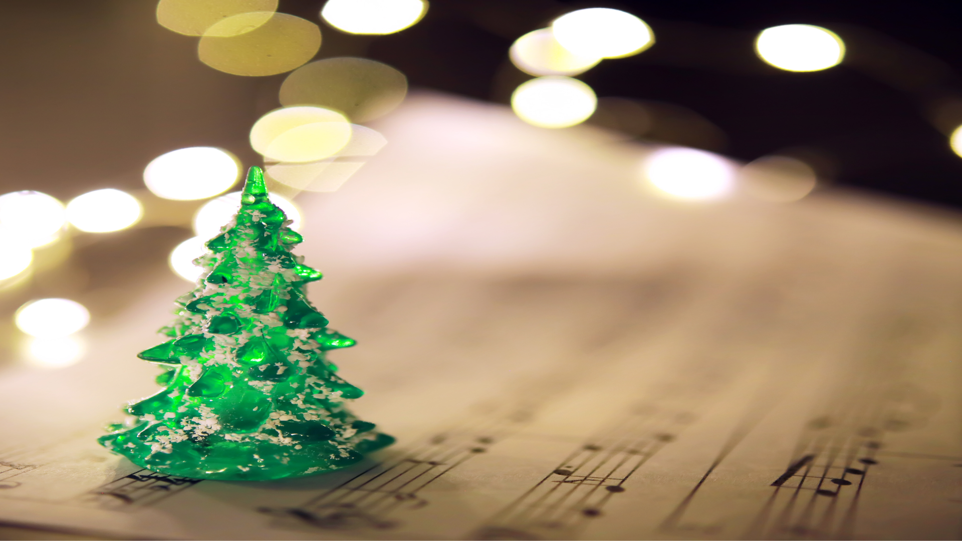 árbol de navidad en el interior del Palau