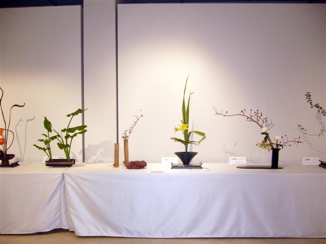 Trabajos de Ikebana. Escuela Valenciana de Arte Floral. Vista parcial Trabajos de Ikebana. Escuela Valenciana de Arte Floral. Vista parcial