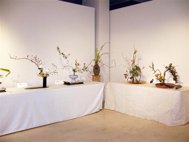 Trabajos de Ikebana. Escuela Valenciana de Arte Floral. Vista parcial Trabajos de Ikebana. Escuela Valenciana de Arte Floral. Vista parcial