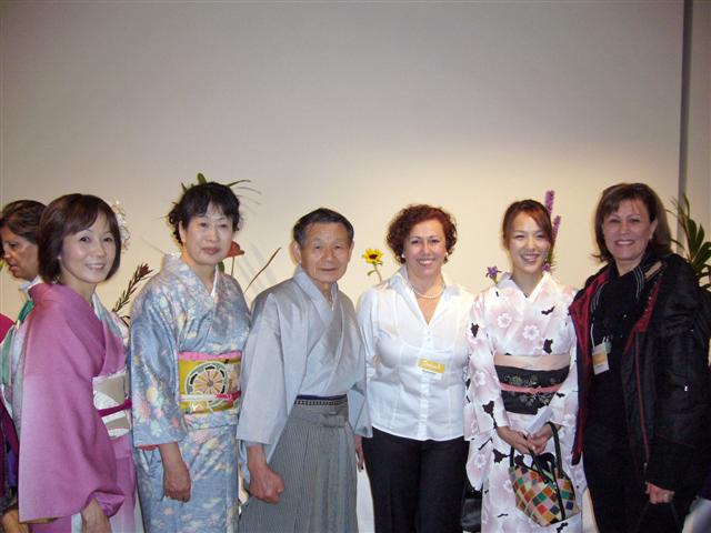 Integrantes de la Escuela Ikenobo y Maestro Mutsu Seo, Julia Lorenzo y Pilar Collado de la Escuela Valenciana de Arte Floral