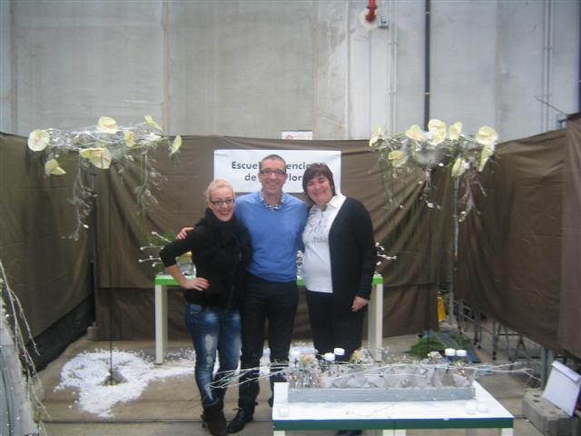 Stand de la Escuela Valenciana de Arte Floral. Profesoras y antiguo alumno