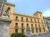 Imagen de la portada principal del Palacio de Cervelló