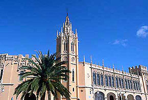 Vista exterior del Palacio de la Exposición