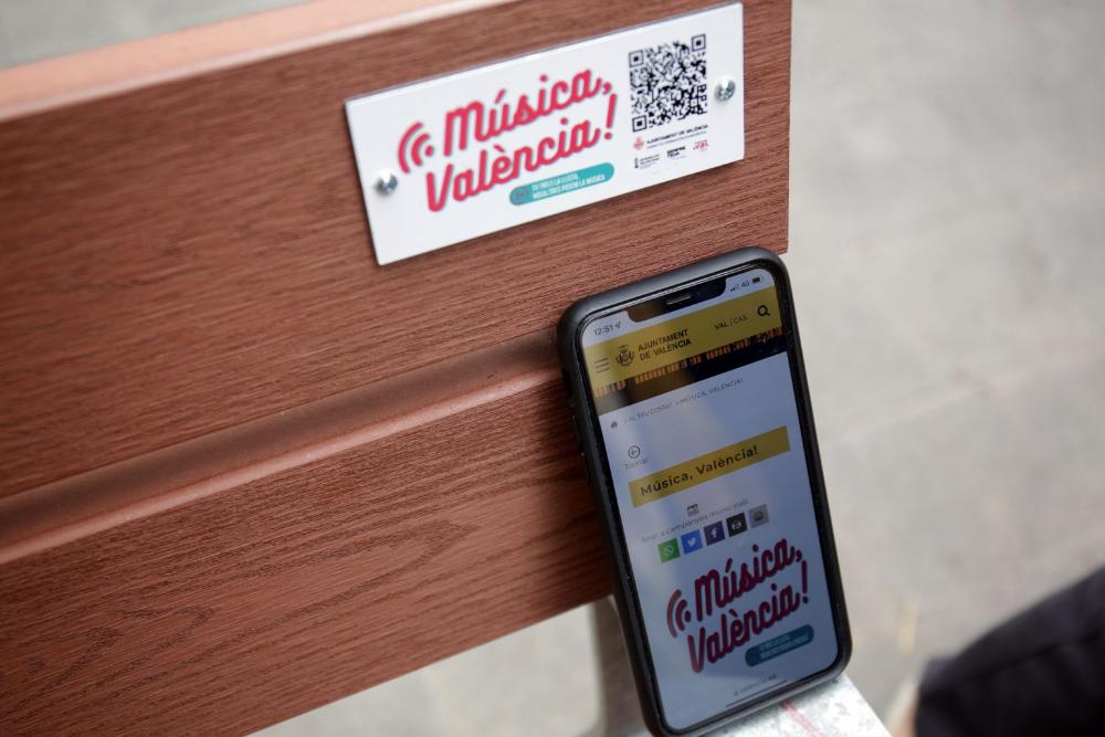 Codi QR en zones enjardinades